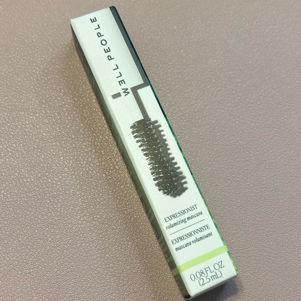 5 for $20😍Well People Expressionist Volumizing Mascara Black Deluxe Sample
